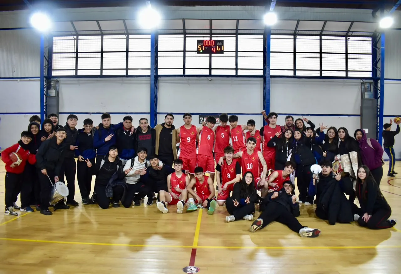 Selecciones de deportistas reciben apoyo de su comunidad educativa