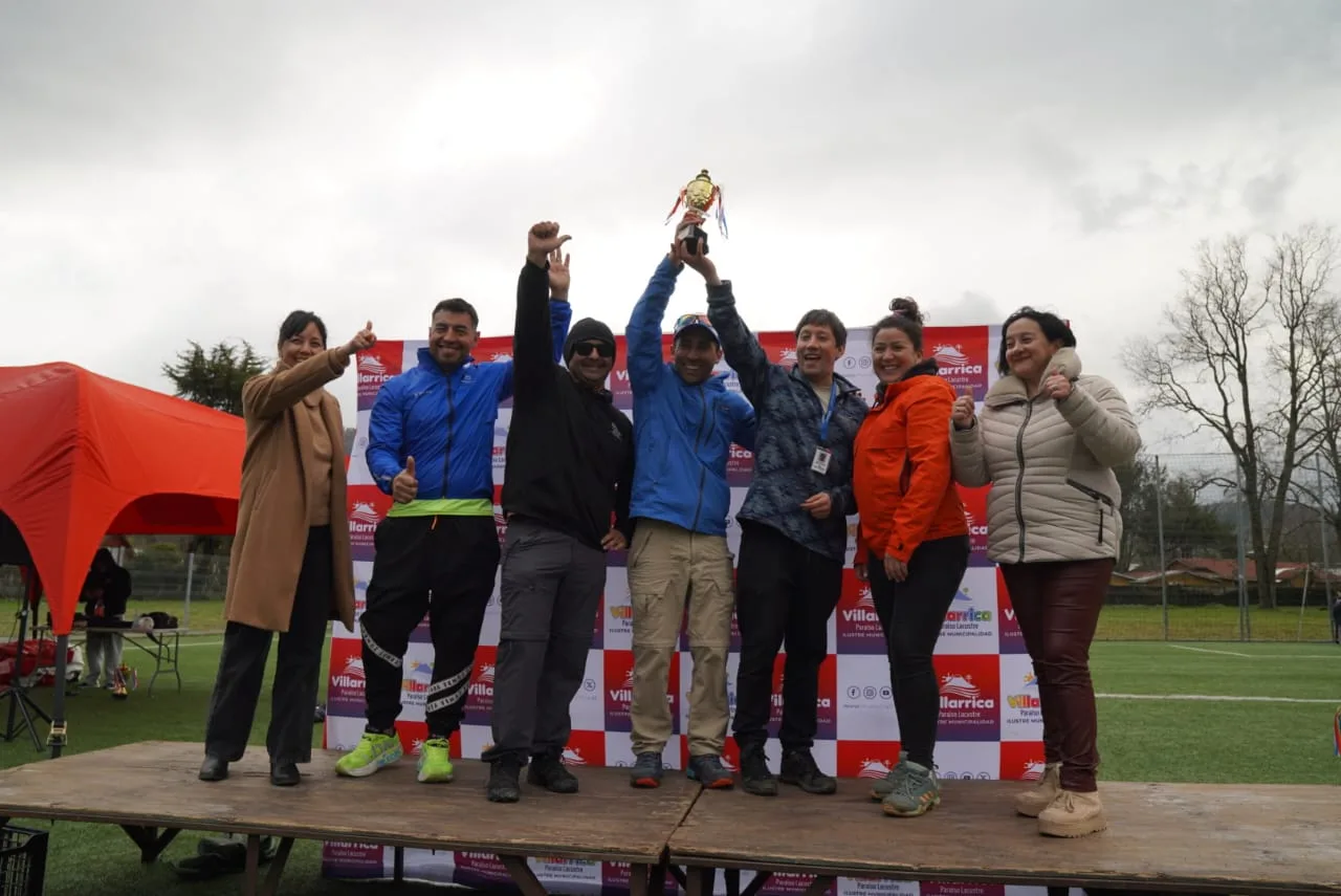 Estudiantes felices en la premiación