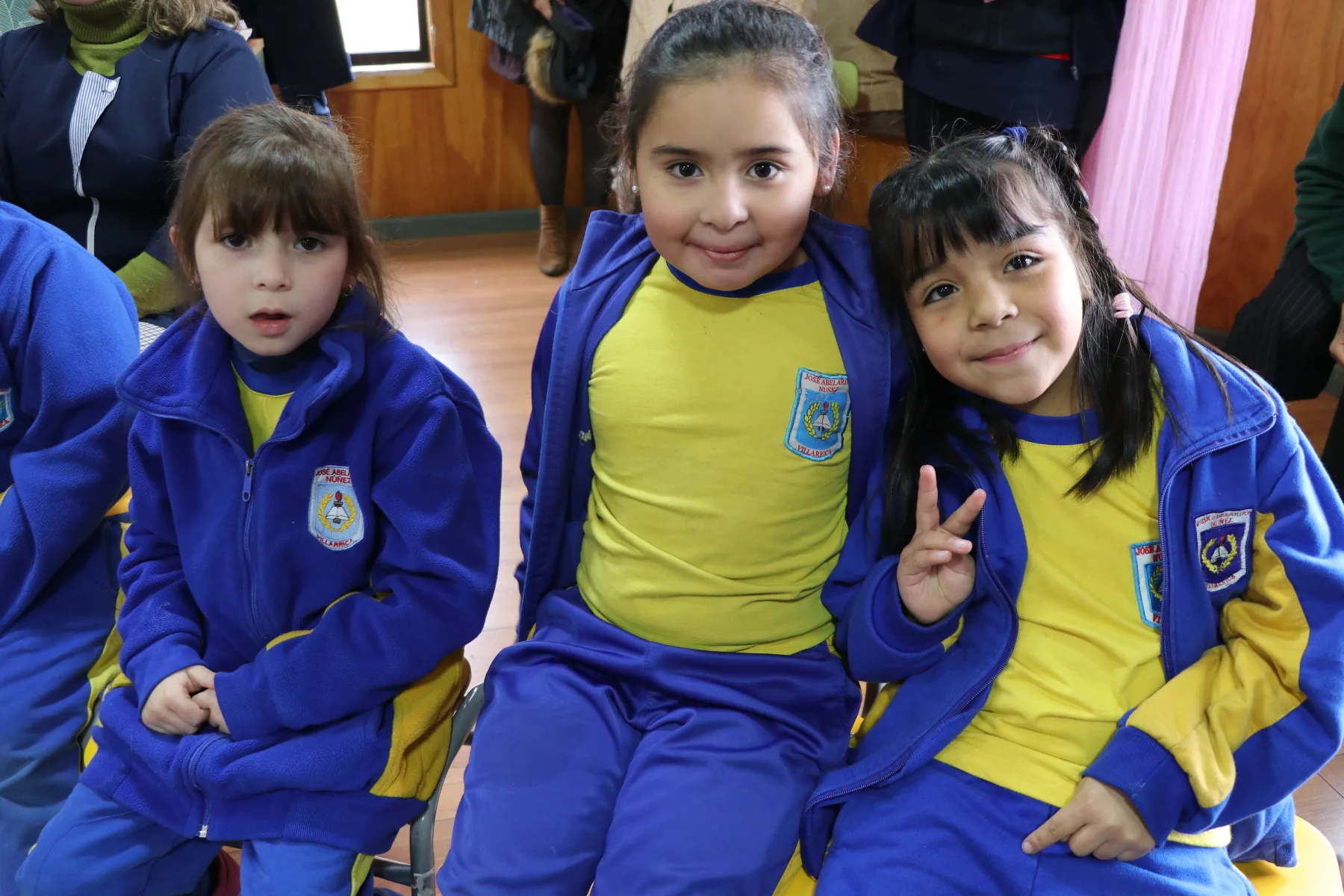 Estudiantres felices de participar