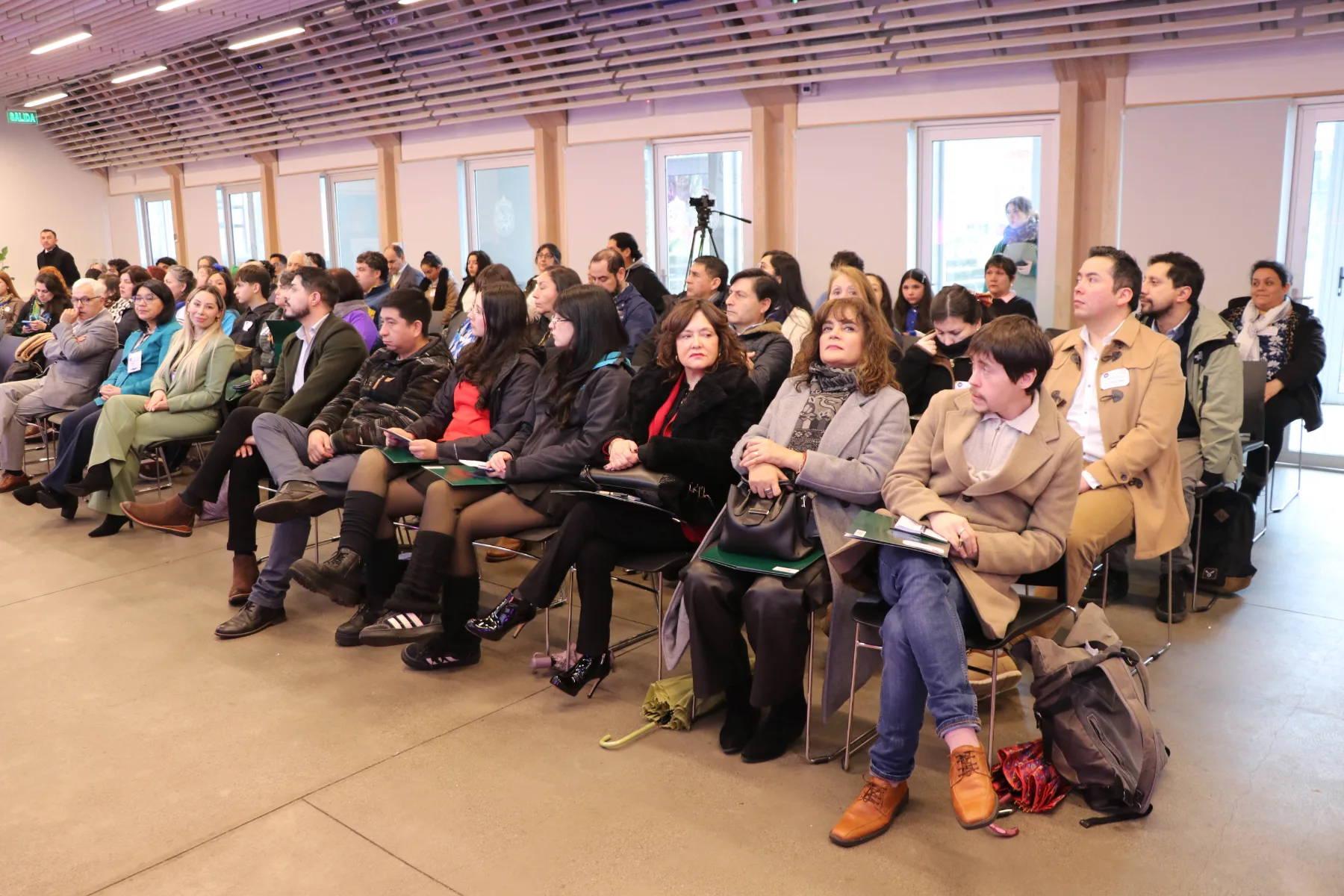 Particpantess del seminarios atentos a las exposiciones