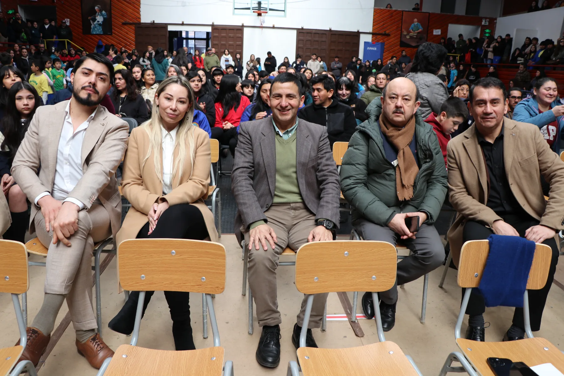 Directores de establecimiento municipales participan de la ceremonia de entrega de computadores