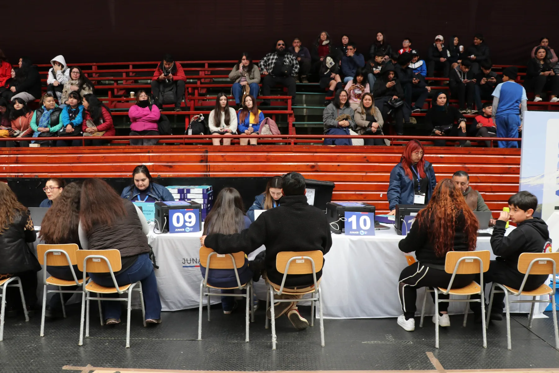 265 estudiantes recibieron computadores