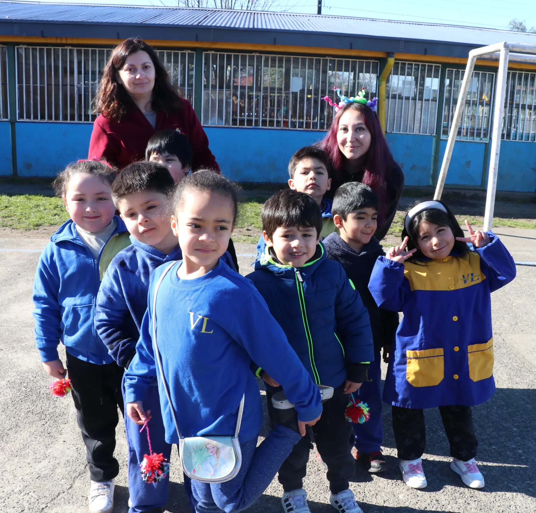 Niños y niñas preparan baile del Carnavalito