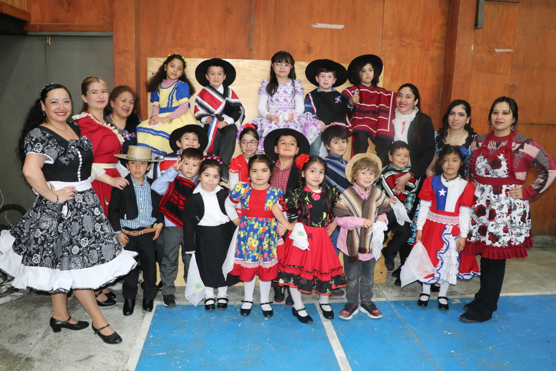 Parvulos tambien particparon del evento