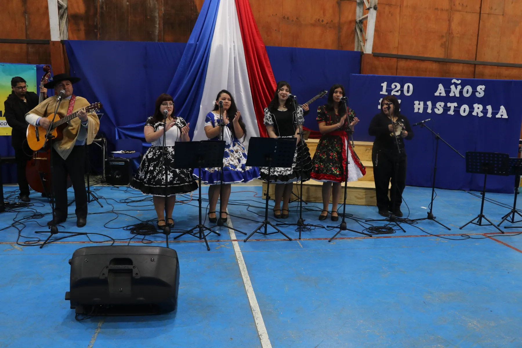 Seis grupos musicales amenizaron el evento
