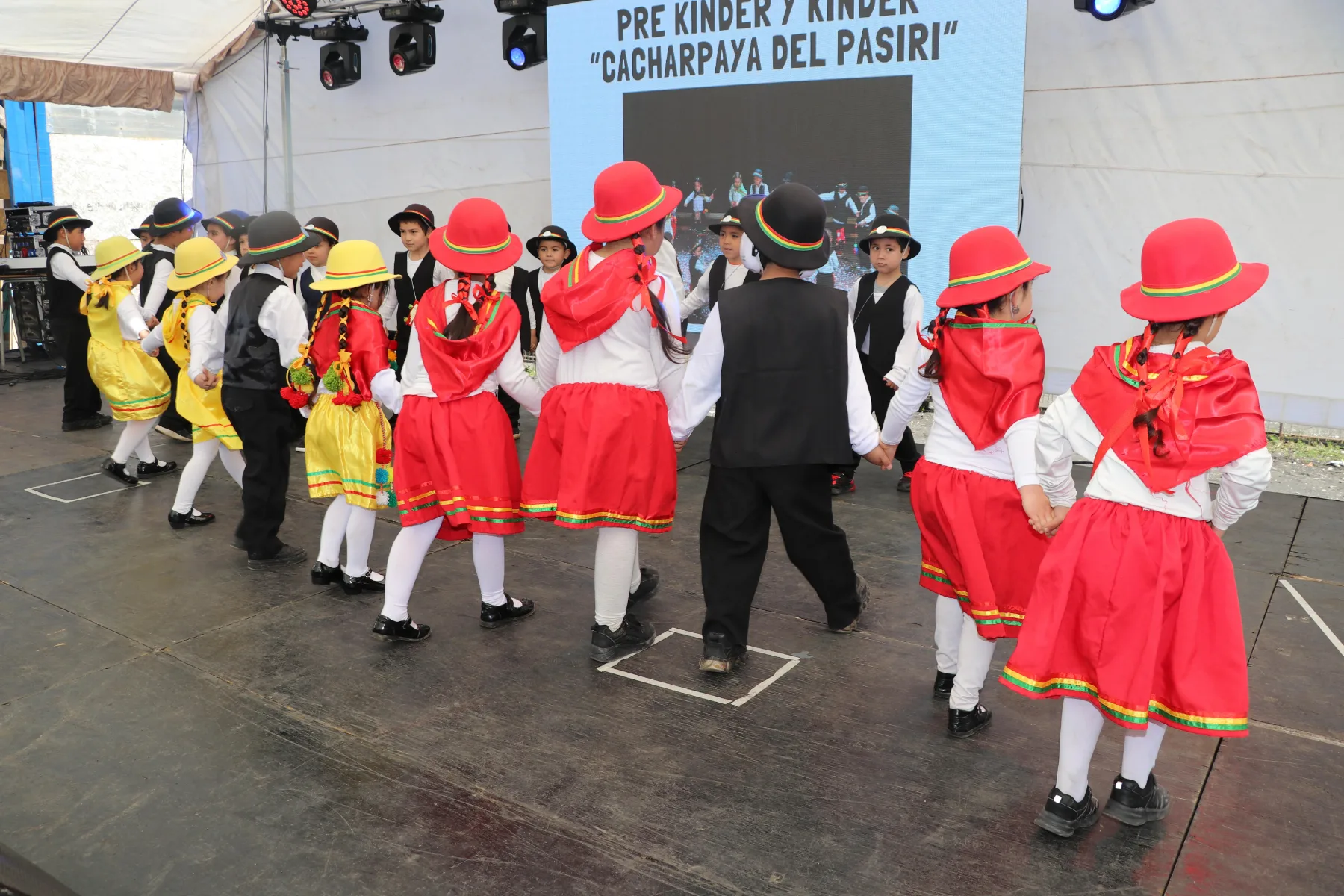 Estudiantes se lucieron de pre kinder a octavo básico