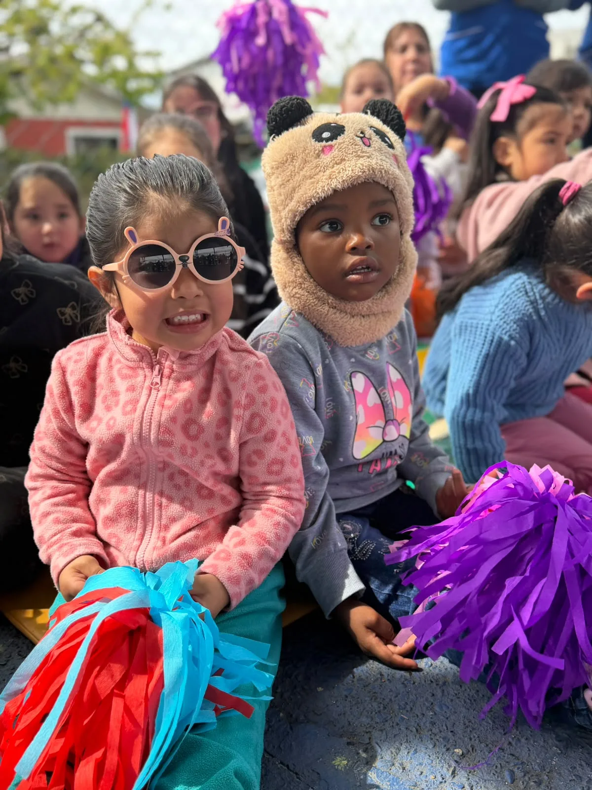 Niñas y niños felices con las actividades planificadas
